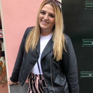 Meet your Posher, Olivia